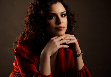 Anatomia światła: Jak stworzyć dramatyczny portret w Studio5? [Zza kulis]