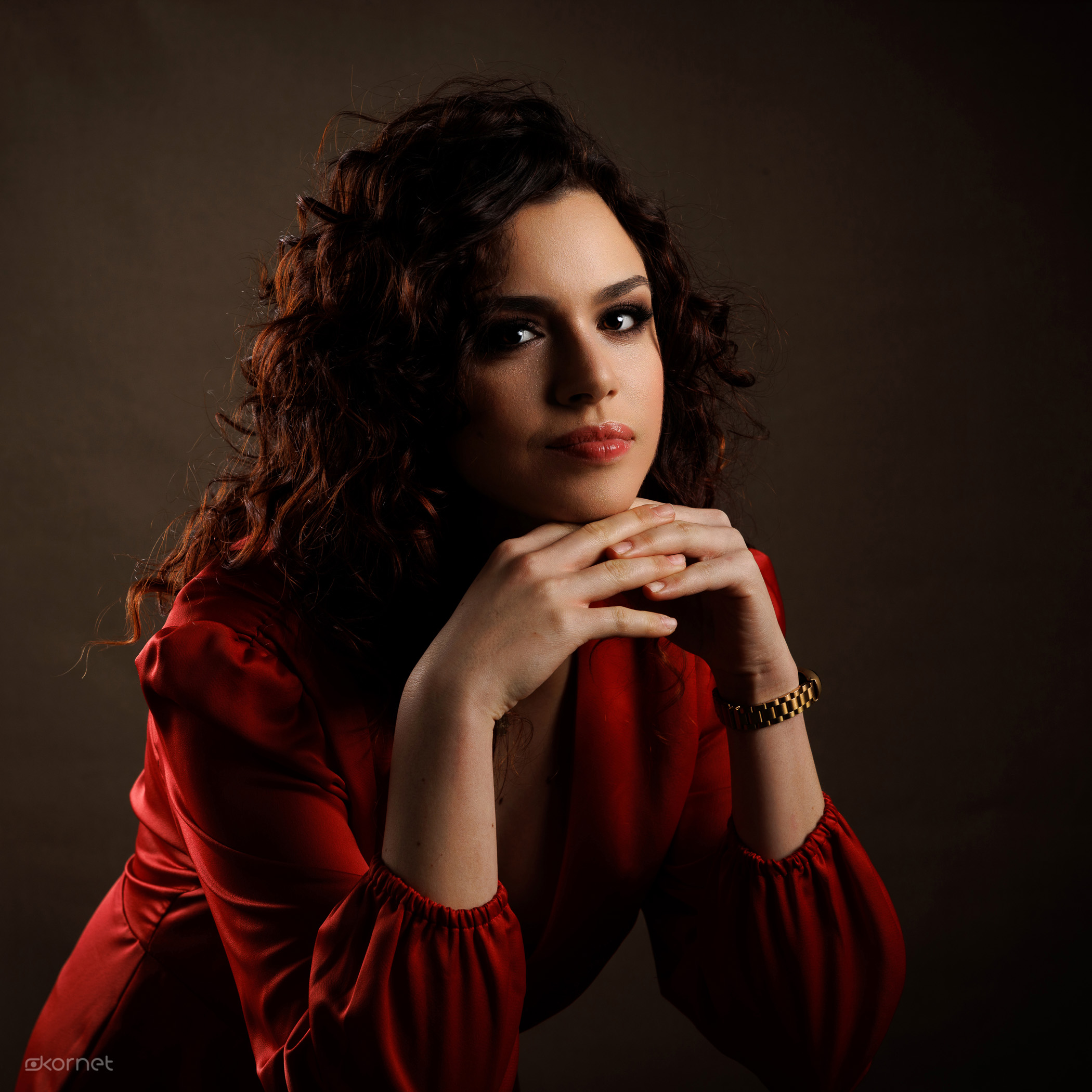 Anatomia światła: Jak stworzyć dramatyczny portret w Studio5? [Zza kulis]